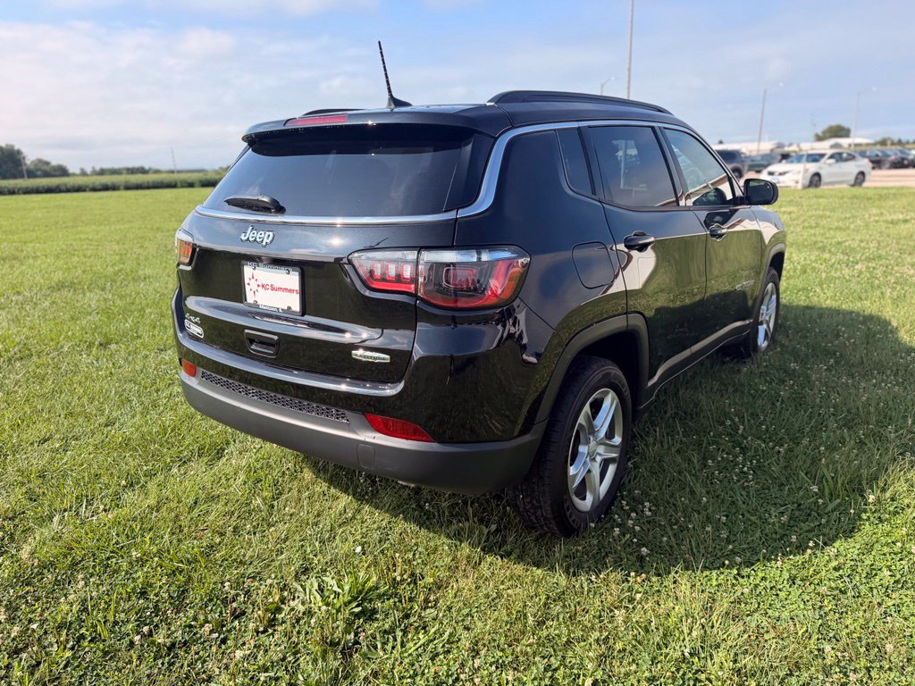 Used 2023 Jeep Compass Latitude AWD/4WD image 2