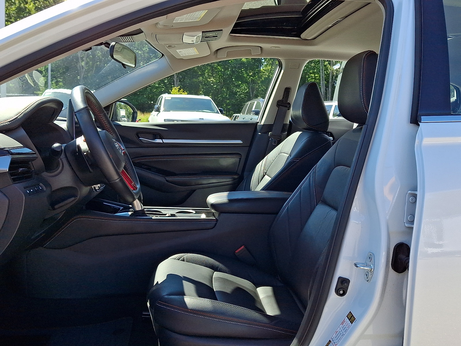 Used 2023 Nissan Altima 2.0 SR FWD image 13