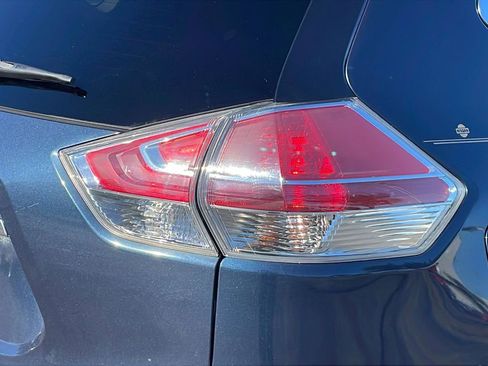 Used 2016 Nissan Rogue S w/ S Family Package image 15