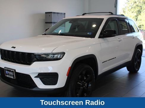 Used 2024 Jeep Grand Cherokee Altitude image 12