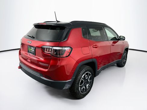Used 2025 Jeep Compass Trailhawk AWD/4WD image 9