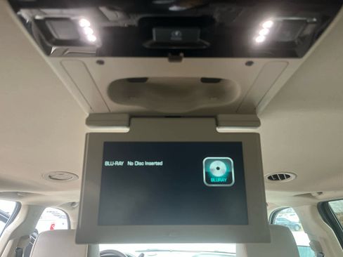 Used 2018 Chevrolet Suburban Premier image 15