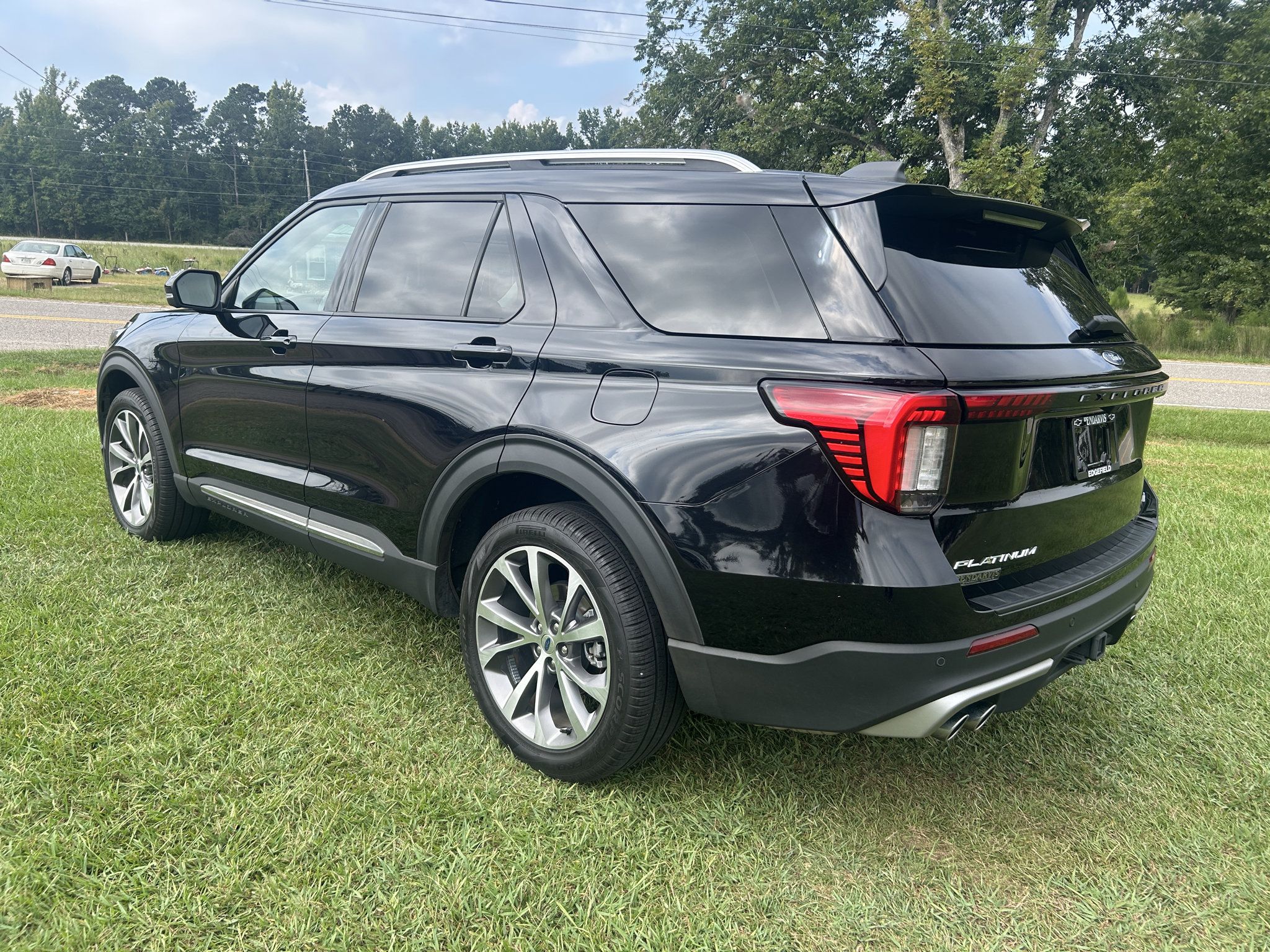Used 2025 Ford Explorer Platinum w/ Ultimate Package AWD/4WD image 13