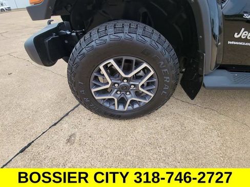 Used 2024 Jeep Wrangler Unlimited Sahara w/ Safety Group AWD/4WD image 33