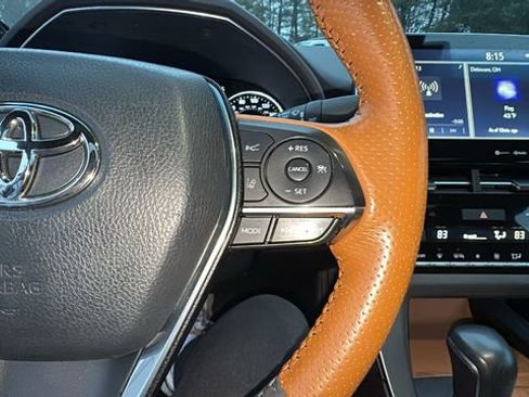 Used 2020 Toyota Avalon Limited image 17