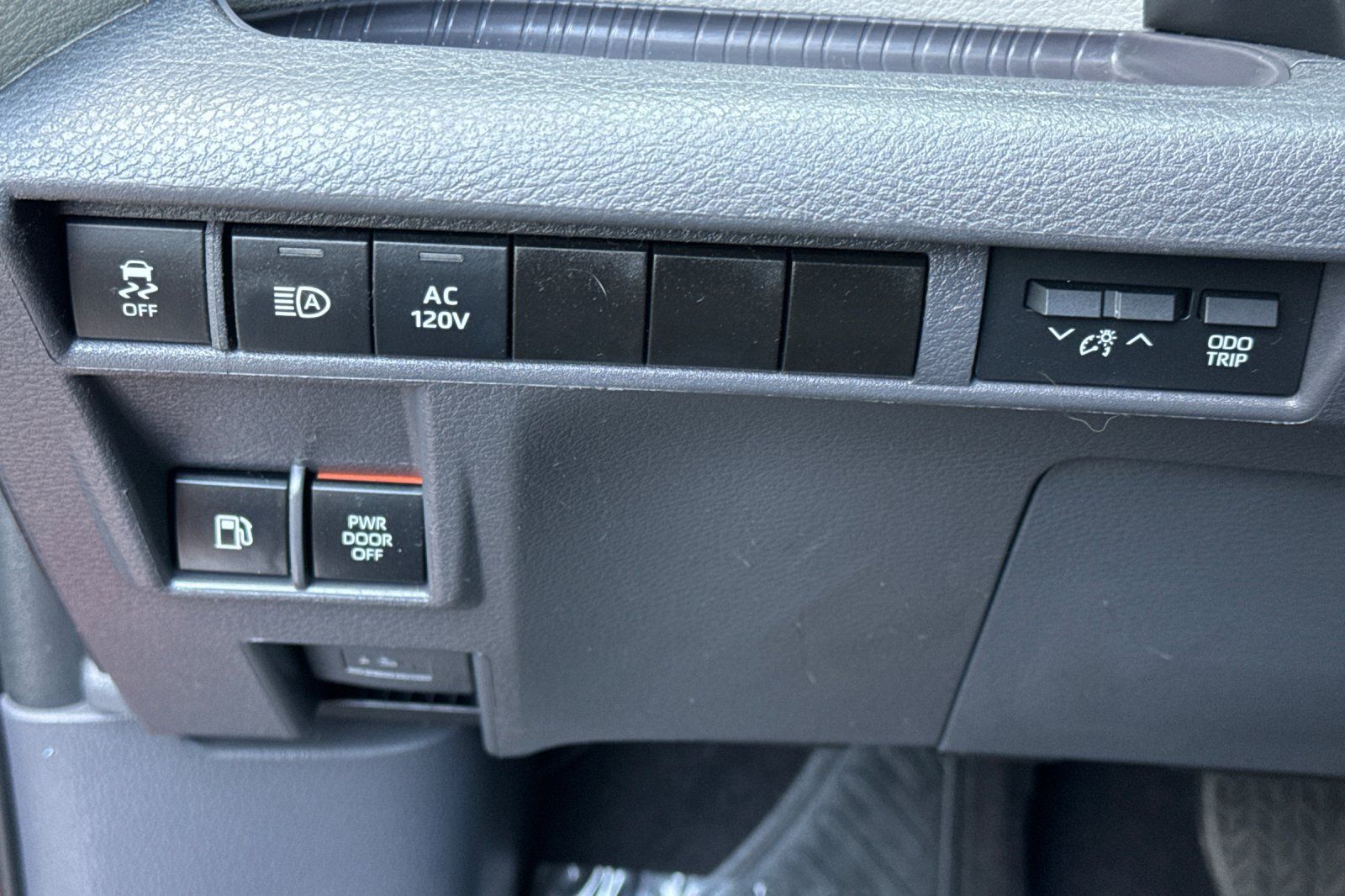Used 2024 Toyota Sienna Limited FWD image 34
