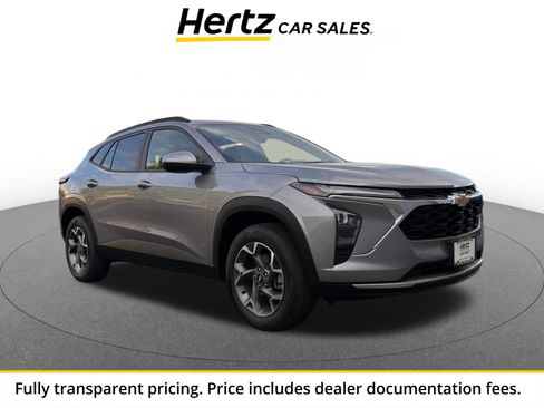 Used 2025 Chevrolet Trax LT FWD image 1