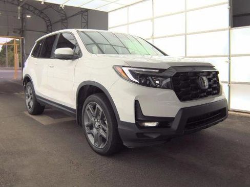 Used 2023 Honda Passport EX-L image 2