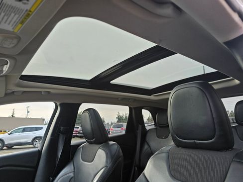 Used 2018 Jeep Cherokee Latitude Plus w/ Comfort/Convenience Group image 20