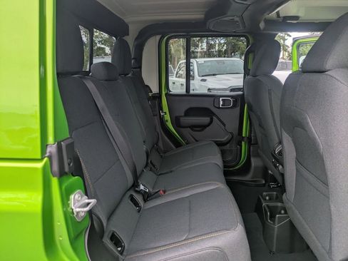 New 2025 Jeep Gladiator Sport image 15