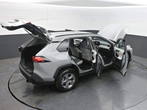 Used 2022 Toyota RAV4 XLE AWD/4WD image 44