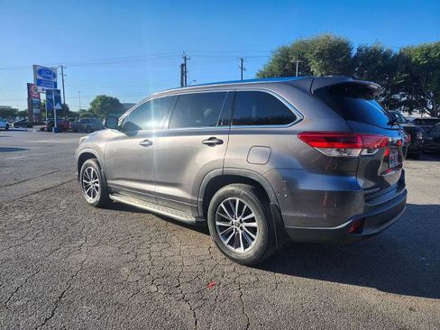 Used 2019 Toyota Highlander XLE FWD image 4