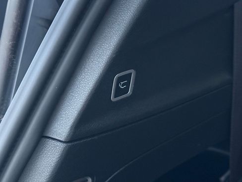 Used 2025 Chrysler Pacifica Select image 24