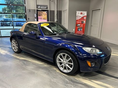 Used 2009 MAZDA MX-5 Miata Grand Touring RWD image 23