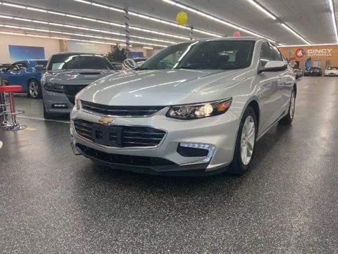 Used 2017 Chevrolet Malibu LT FWD image 1