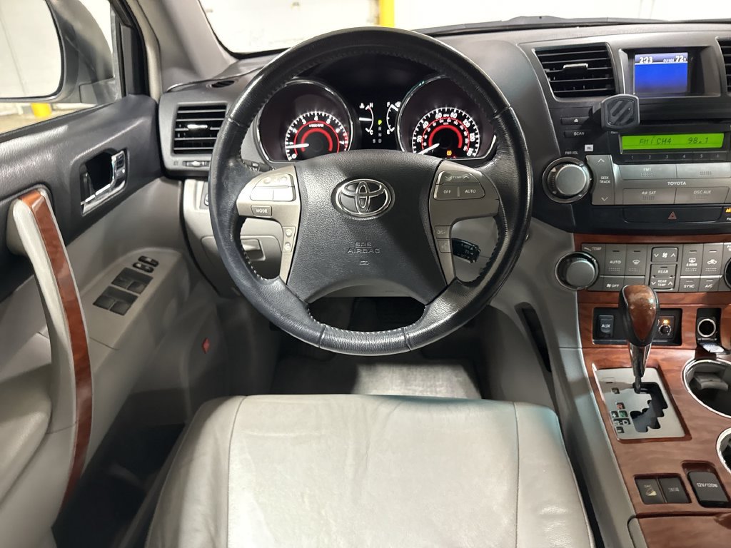 Used 2010 Toyota Highlander Limited AWD/4WD image 11