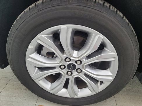 Used 2024 Ford Edge Titanium image 31