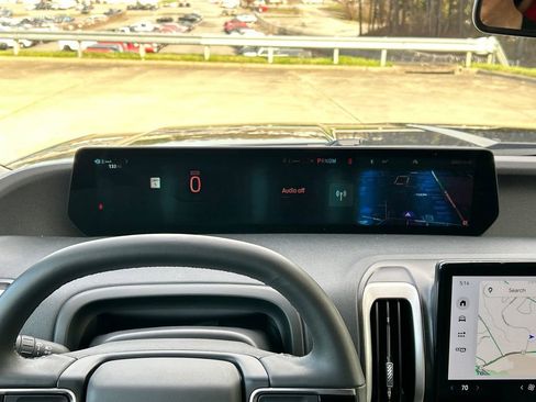 Used 2025 Ford Expedition Active image 17