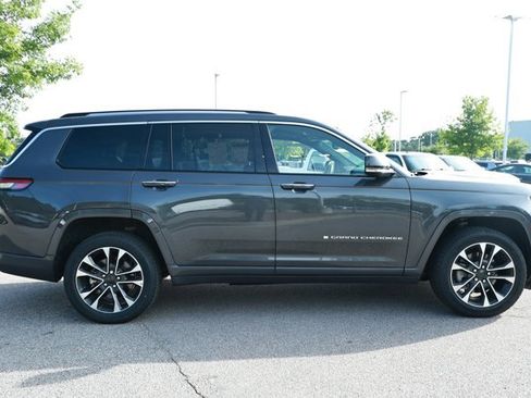 Used 2022 Jeep Grand Cherokee L Overland RWD image 3