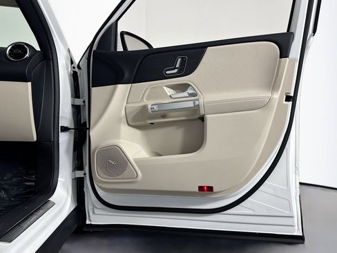 New 2026 Mercedes-Benz GLB 250 image 24