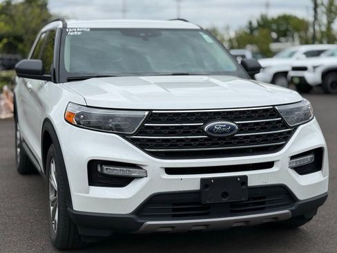 Used 2023 Ford Explorer XLT w/ Equipment Group 202A RWD image 7