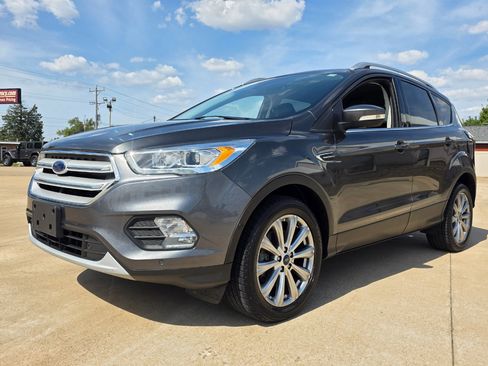 Used 2018 Ford Escape Titanium image 2