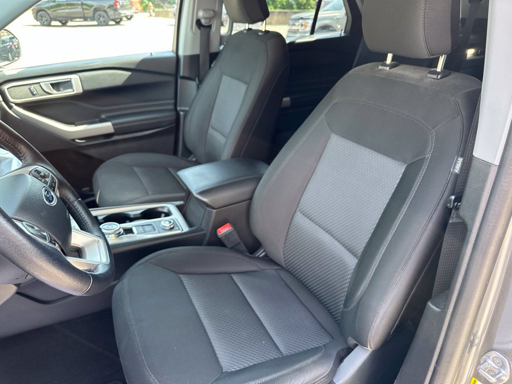 Used 2023 Ford Explorer XLT AWD/4WD image 15