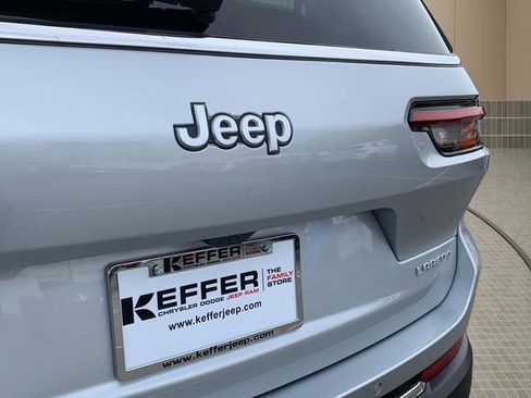 New 2025 Jeep Grand Cherokee L Laredo image 13