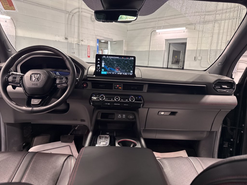 Used 2025 Honda Pilot Black Edition image 38