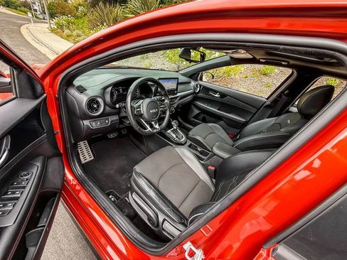 Used 2022 Kia Forte GT-Line w/ GT-Line Premium Package FWD image 5