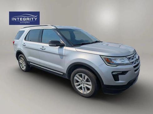 Used 2019 Ford Explorer XLT w/ Equipment Group 202A AWD/4WD image 7