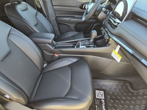 New 2026 Jeep Compass Latitude image 11