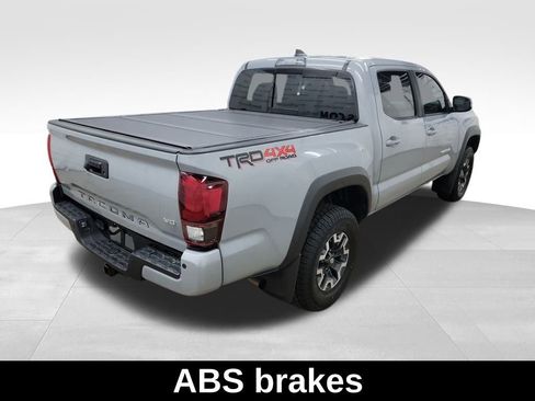 Used 2019 Toyota Tacoma TRD Off-Road image 7