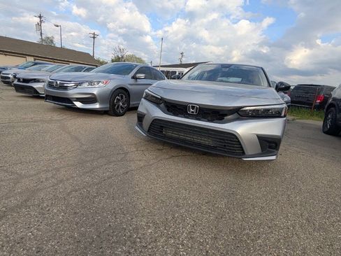 Used 2017 Honda Accord LX image 1