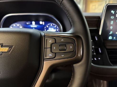 Used 2023 Chevrolet Suburban High Country image 21