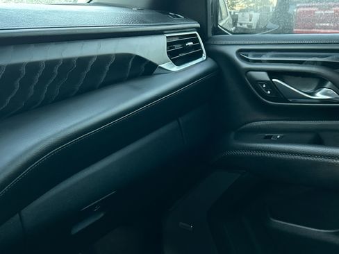 Used 2023 GMC Yukon XL Denali image 31