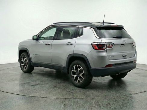Used 2025 Jeep Compass Trailhawk image 6