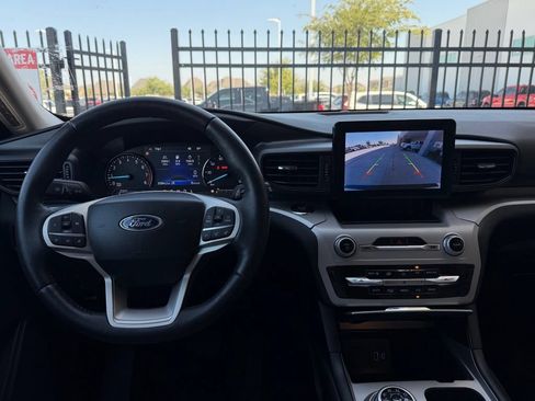 Used 2023 Ford Explorer XLT AWD/4WD image 5