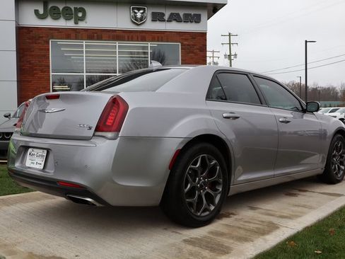 Used 2018 Chrysler 300 S w/ 300S Premium Group image 34