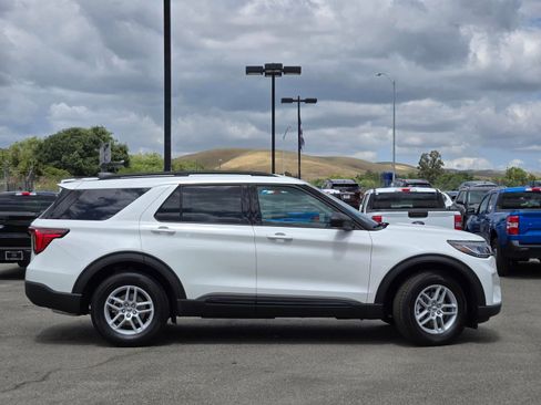New 2026 Ford Explorer Active AWD/4WD image 3