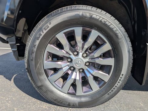 Used 2022 Toyota Tacoma Limited image 30