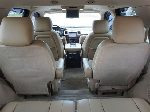 Used 2013 Cadillac Escalade Premium image 25