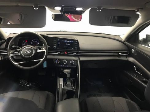 Used 2023 Hyundai Elantra SE image 12