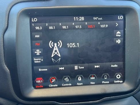 Certified 2022 Jeep Renegade Limited w/ Sun, Sound & Wheels Group AWD/4WD image 27