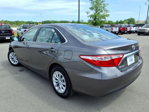 Used 2015 Toyota Camry LE image 5