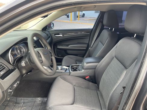 Used 2023 Chrysler 300 Touring image 4