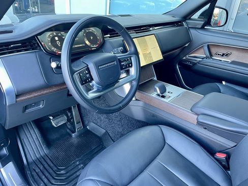 Used 2025 Land Rover Range Rover Long Wheelbase SE image 13
