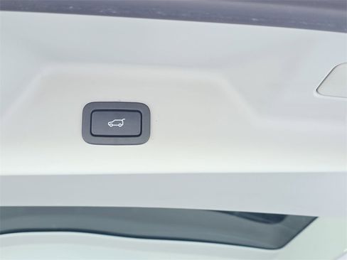 Used 2022 Land Rover Range Rover Westminster Edition image 16