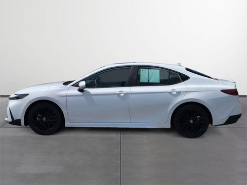 Used 2026 Toyota Camry SE w/ Convenience Package FWD image 3