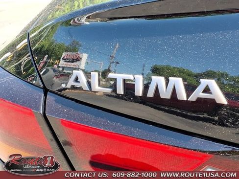 Used 2025 Nissan Altima 2.5 SL FWD image 17